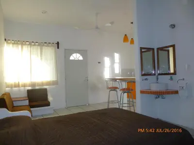 Cama o camas de una habitación en Hotel y Suites Del Paci­fico