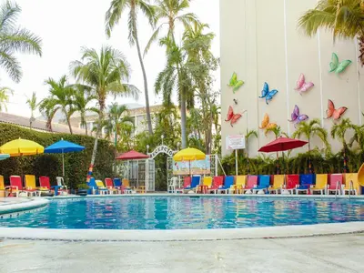 Piscina en o cerca de Sands Acapulco Hotel & Bungalows