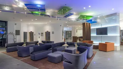 Una televisión o centro de entretenimiento en Holiday Inn Express Puebla by IHG