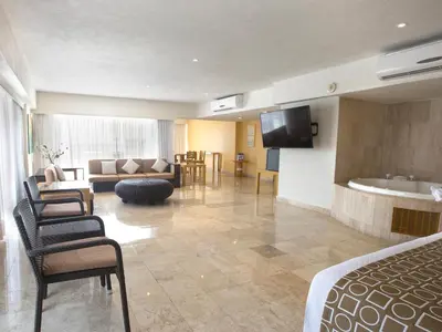 Una televisión o centro de entretenimiento en HS HOTSSON Hotel Acapulco
