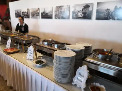 Comida en o cerca de este hotel