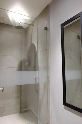 Un baño de Izzzleep Aeropuerto Terminal 1