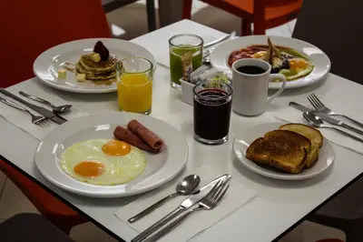 Comida en o cerca de este hotel