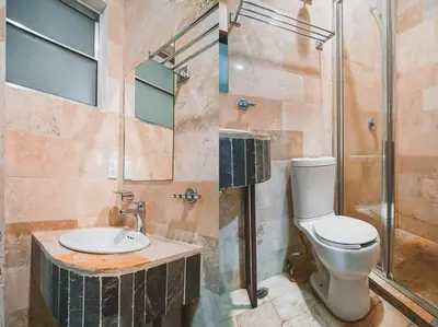 Un baño de Hotel Granda Inn
