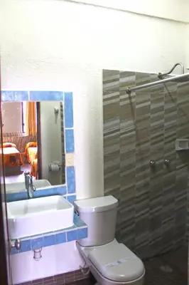 Un baño de Hotel Arrecife Huatulco Plus