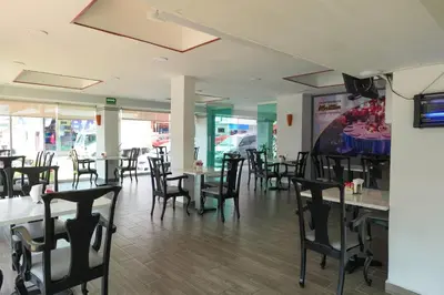 Un restaurante o sitio para comer en Days Inn by Wyndham Minatitlan