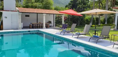 Piscina en o cerca de Casa cerca de las Estacas
