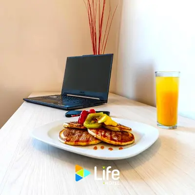 Comida en o cerca de este hotel