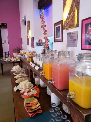 Comida en o cerca de este hotel
