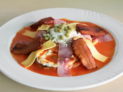 Comida en o cerca de este motel