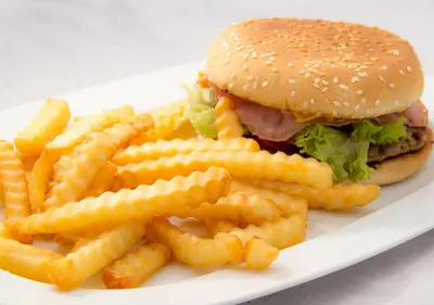 Comida en o cerca de este motel