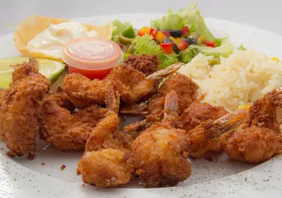 Comida en o cerca de este motel