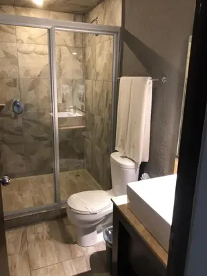 Un baño de Hotel Frida