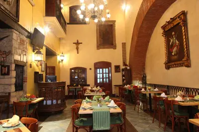 Un restaurante o sitio para comer en Hotel CasAntica