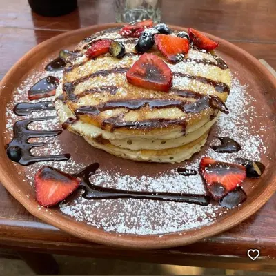 Comida en o cerca de este hotel