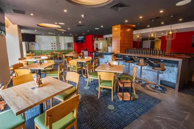 Un restaurante o sitio para comer en Camino Real Pedregal Mexico