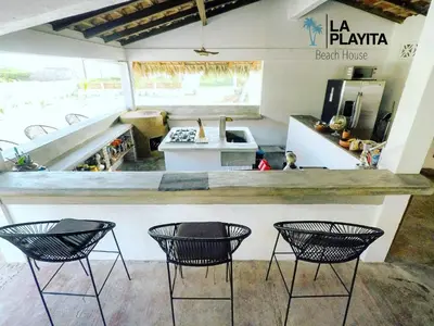 Una cocina o zona de cocina en La Playita Beach House