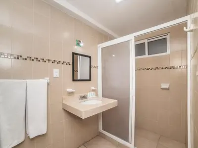 Un baño de Hotel Puerto Inn