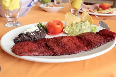 Comida en o cerca de este hotel