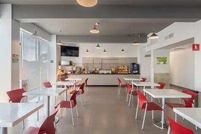Una cocina o zona de cocina en City Express Junior by Marriott Tuxtepec