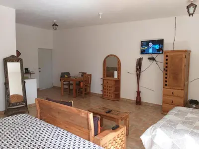 Una televisión o centro de entretenimiento en Hotel Villas Monteli Suites Cuernavaca