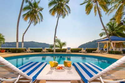 Piscina en o cerca de Exclusiva Villa frente al Mar en Playa Pichilingue, Acapulco