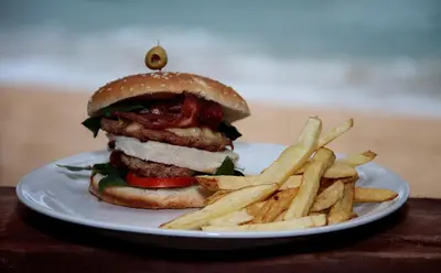 Comida en o cerca de este hotel