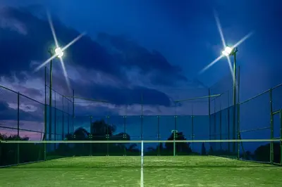 Instalaciones para jugar a tenis o squash en Hotel Rio 1300 o alrededores