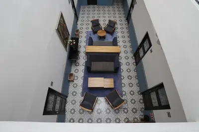 Una televisión o centro de entretenimiento en Hotel Sofia