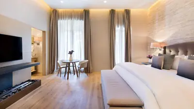 Una televisión o centro de entretenimiento en Cartesiano Boutique & Wellness Hotel