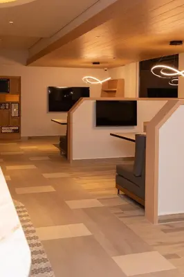 Una televisión o centro de entretenimiento en Courtyard by Marriott Puebla Las Animas