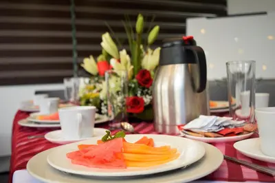 Comida en o cerca de este hotel