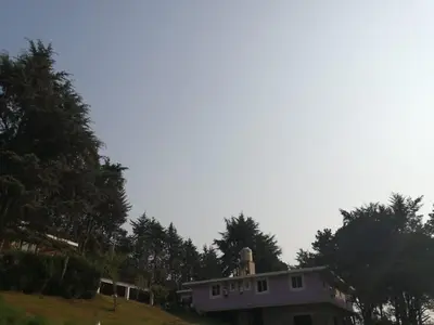 Edificio en el que se encuentra el hostal o pensión