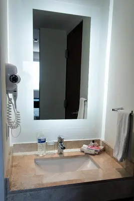 Un baño de Lithio Hotel
