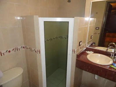 Un baño de Hotel Plaza Crystal