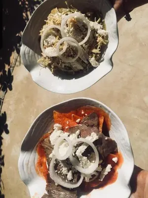 Comida en o cerca de este hotel
