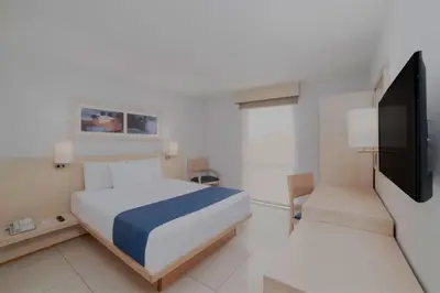 Una televisión o centro de entretenimiento en City Express by Marriott Minatitlán