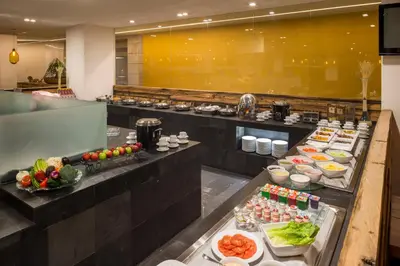Comida en o cerca de este hotel