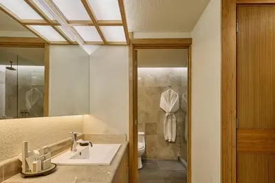 Un baño de Grand Fiesta Americana Sumiya Cuernavaca