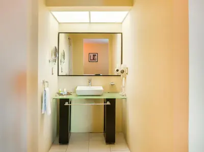 Un baño de Veracruz Suites Hotel