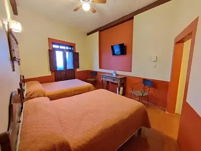 Una televisión o centro de entretenimiento en El Encuentro