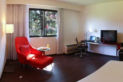 Una televisión o centro de entretenimiento en Fiesta Inn Xalapa