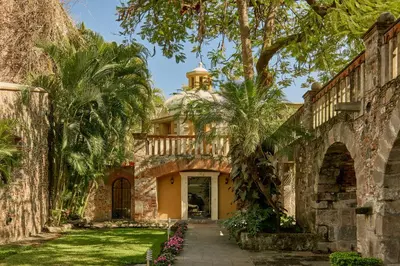Jardín al aire libre en Fiesta Americana Hacienda San Antonio El Puente Resort & Spa