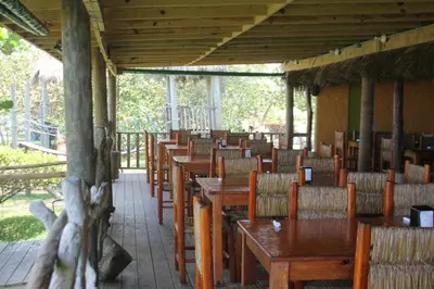Un restaurante o sitio para comer en Hotel Istirinchá