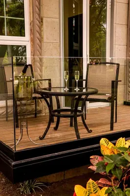 Un patio o zona al aire libre en The Lorian Club