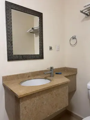 Un baño de Hotel Ruiz Milán