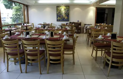 Un restaurante o sitio para comer en Hotel Los Olivos Spa