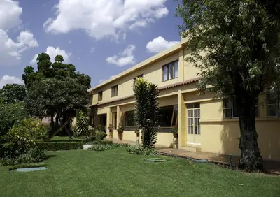 Jardín al aire libre en Hotel Los Olivos Spa