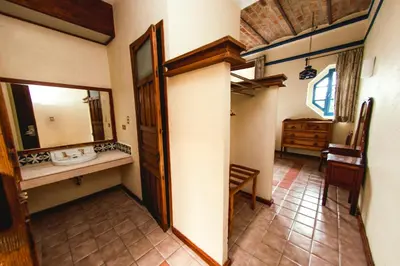Un baño de Hotel Colonial