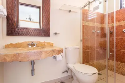 Un baño de Hotel Ángel Inn